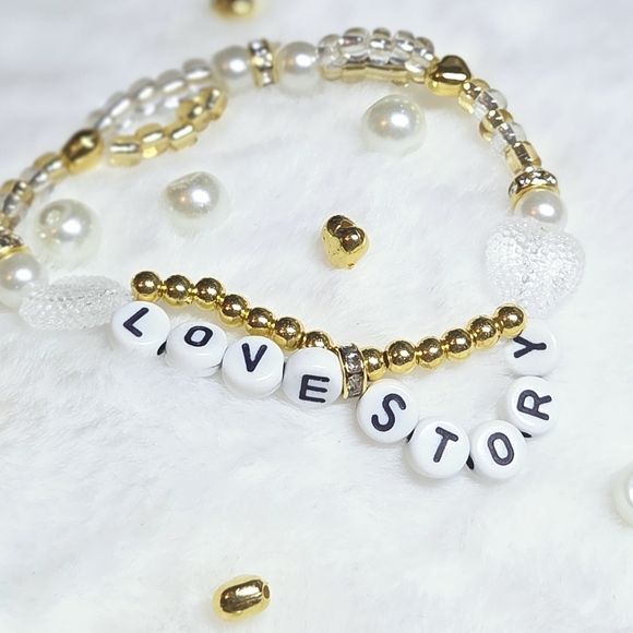 Gold and White Beaded Bracelet - Picture 1 of 5